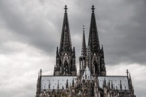 1. FC Köln am Kölner Dom zu Hause